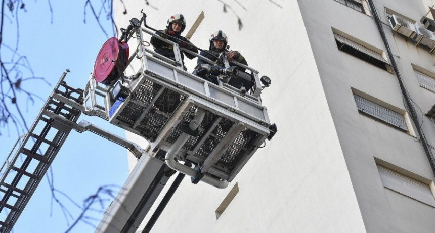  Héroes en altura: el trabajo de los bomberos que actúan en grandes incendios de las alturas 