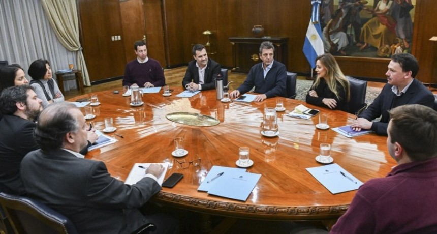  Massa se reunió con Royón y todo su equipo de trabajo 
