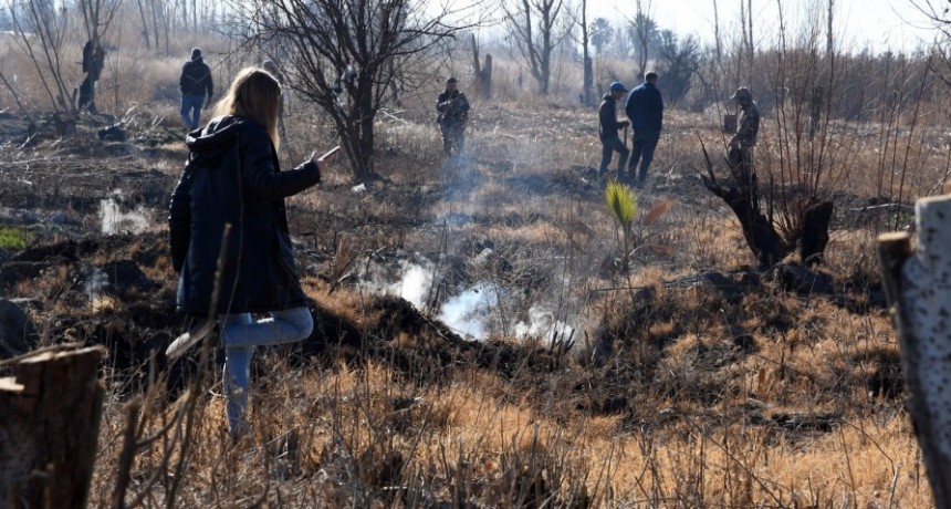  Confirman que el humo subterráneo es turba en combustión y prohíben el ingreso a la zona 