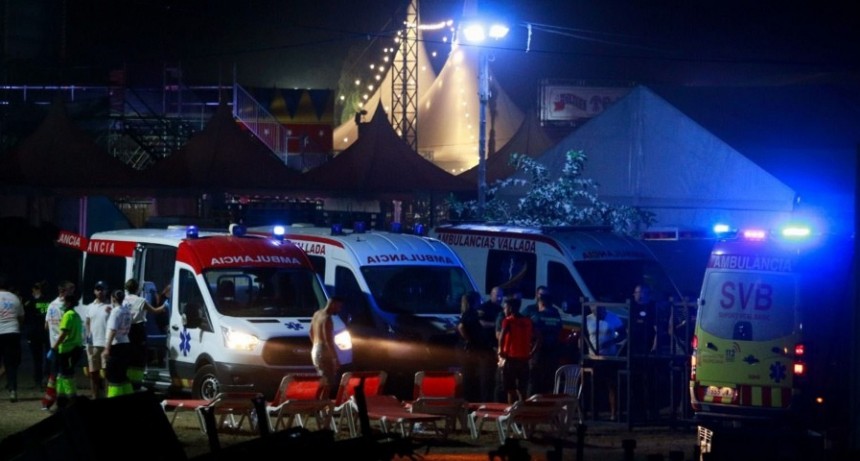  Ráfagas de viento derribaron parte de un escenario en España: un muerto y decenas de heridos 