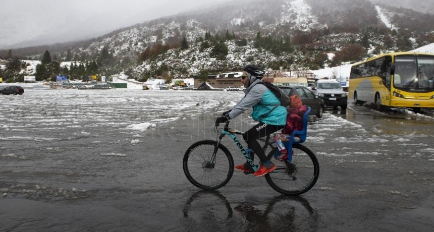  Casi todo el país bajo alertas por vientos, tormentas y nevadas 