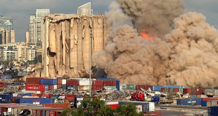 Colapsó la parte norte de los silos del puerto de Beirut 