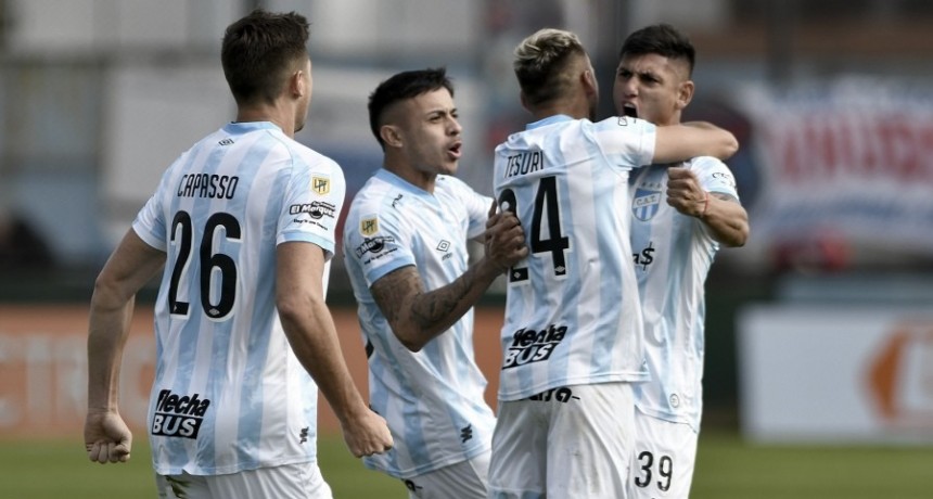  Atlético Tucumán goleó a Barracas Central y es más líder que nunca 