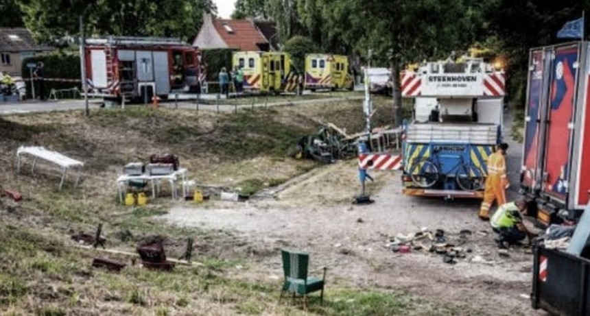 Seis personas murieron atropelladas por un camión en medio de una fiesta cerca de Róterdam 