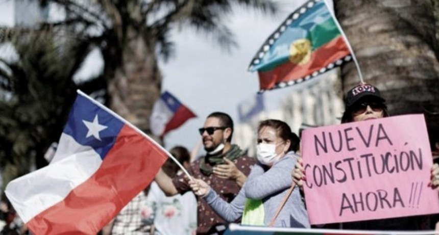  Incidentes entre partidarios y detractores de la nueva Constitución chilena 