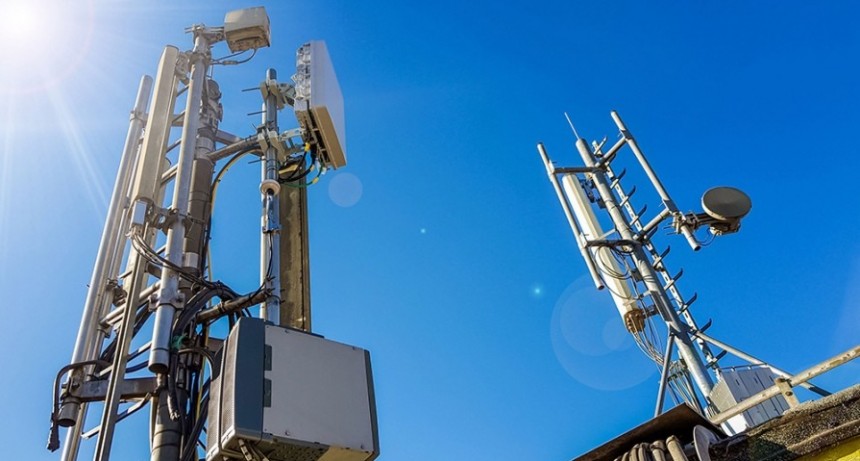  Enacom licitó frecuencias de telefonía móvil para que el servicio 4G llegue a todo el país 