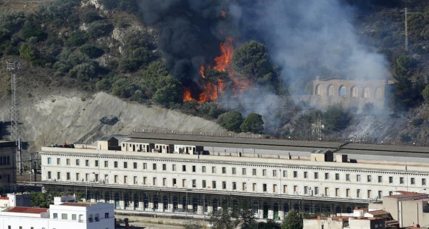  Más de 130 evacuados por un incendio en la frontera entre España y Francia 