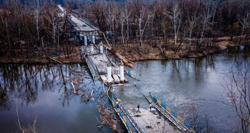  Ucrania atacó un petrolero ruso y Moscú reivindicó la captura de un pueblo 