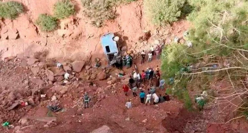  Murieron 24 personas en un vuelco de minibús en Marruecos 