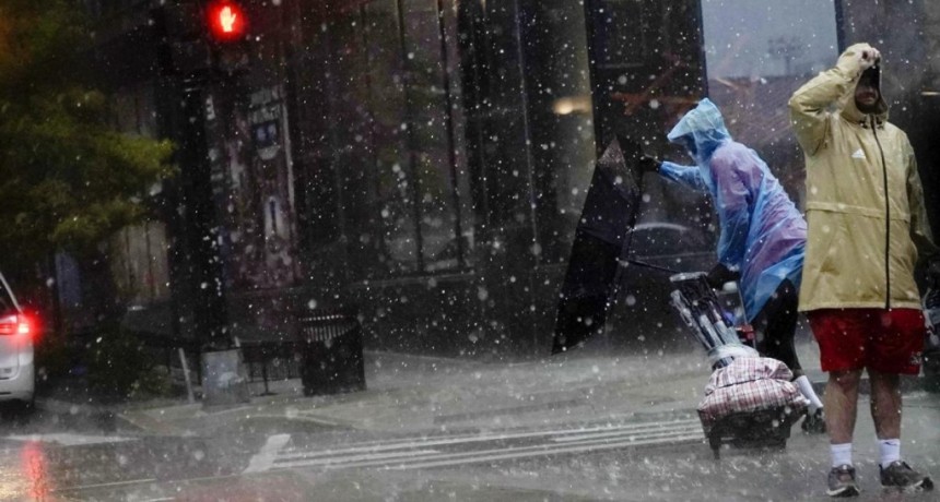  Al menos dos muertos y miles de personas sin electricidad por tormentas en Estados Unidos 