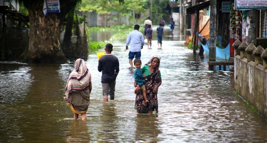  Al menos 55 personas murieron en Bangladesh por inundaciones y deslizamientos de tierra 