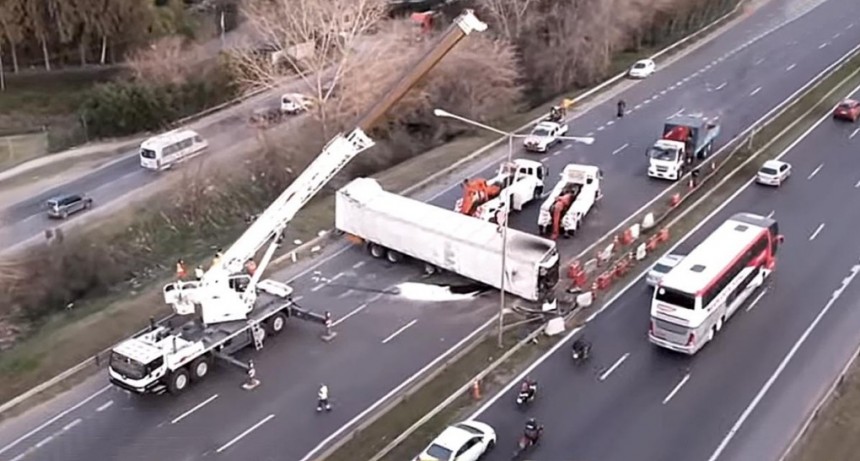  Demoras en la Panamericana por un choque múltiple que dejó un muerto 
