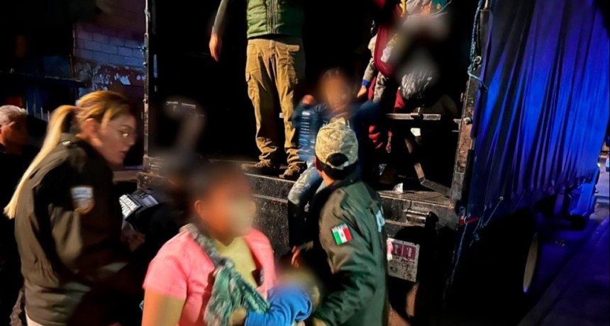 Más de 230 migrantes fueron encontrados en el acoplado de un camión en México 