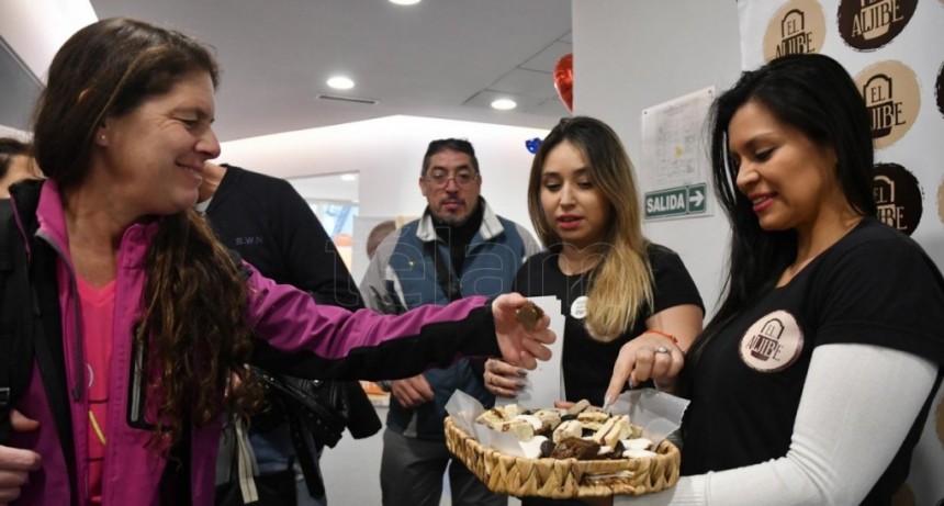  Gran afluencia de público y decenas de expositores en el inicio del Mundial del Alfajor 