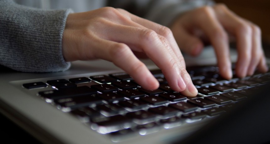  Lanzarán un curso virtual sobre alfabetización e IA para docentes de todo el país 