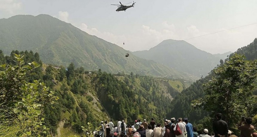 Delicado rescate en Pakist&aacute;n: seis ni&ntilde;os quedaron atascados en un telef&eacute;rico 