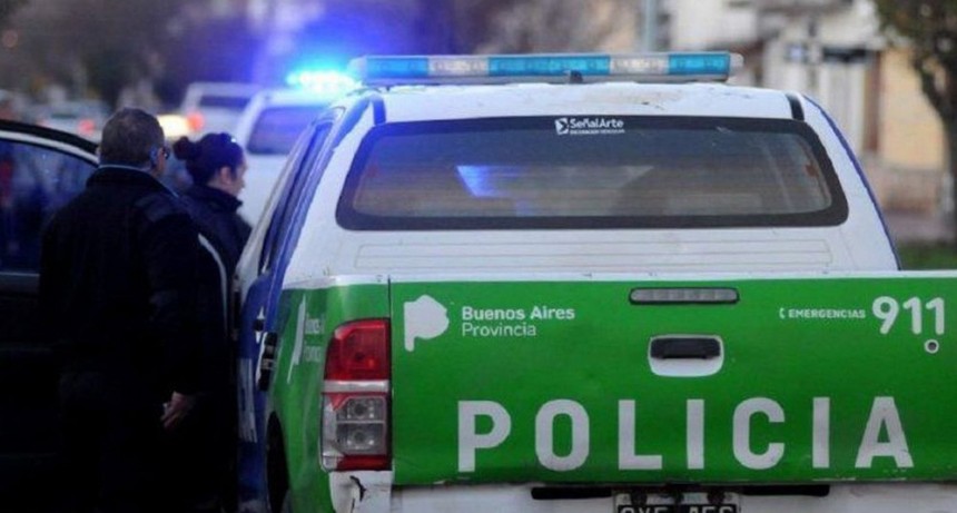  Quiso atacar a una compañera con un machete en el colegio e hirió a una maestra 