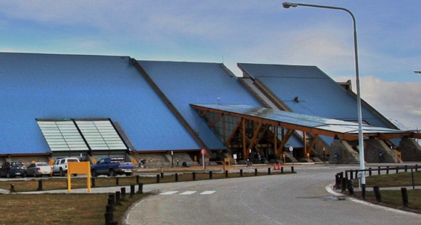 Habilitan como "corredores seguros" el aeropuerto y puerto de Ushuaia para ingreso de viajeros
