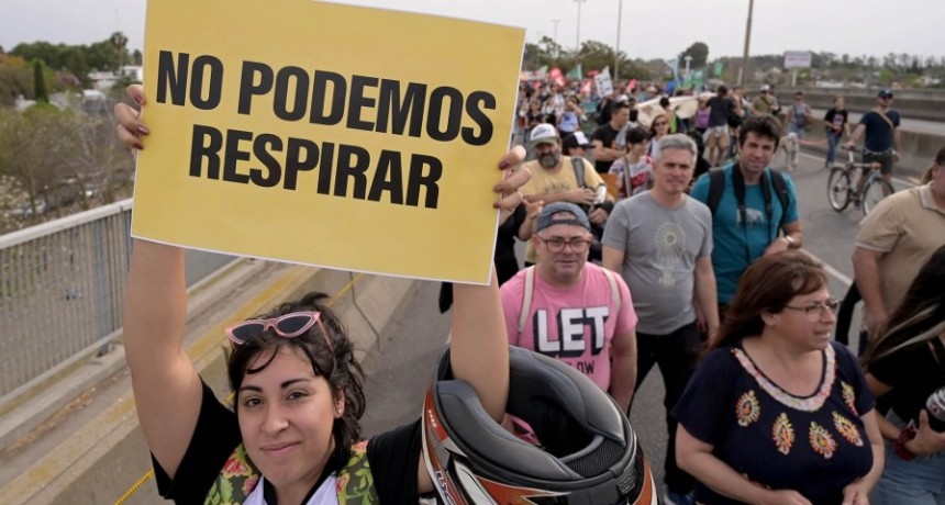  Masiva marcha por la Ley de Humedales y contra quemas intencionales 