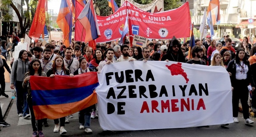  Protesta de la comunidad armenia frente a la embajada de Azerbaiyán en Argentina 