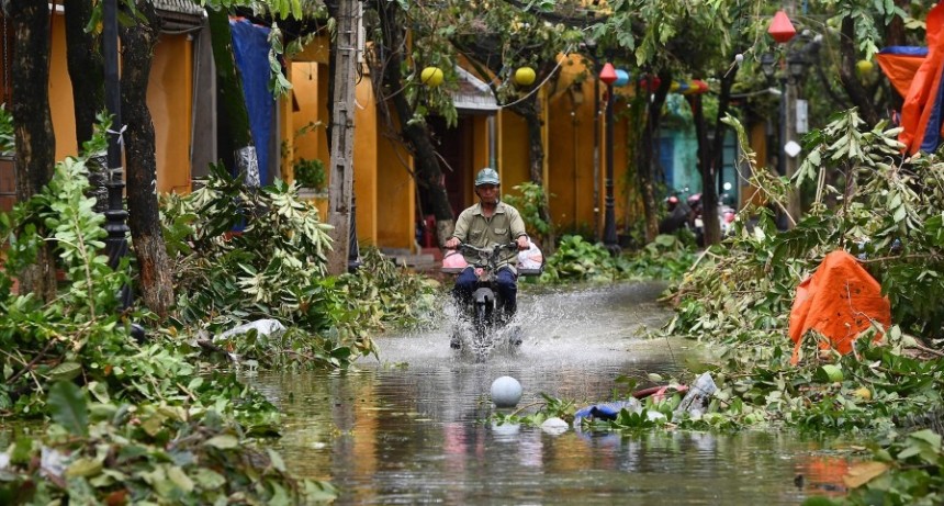  El tifón Noru azota con fuertes vientos a Vietnam tras provocar diez muertos en Filipinas 