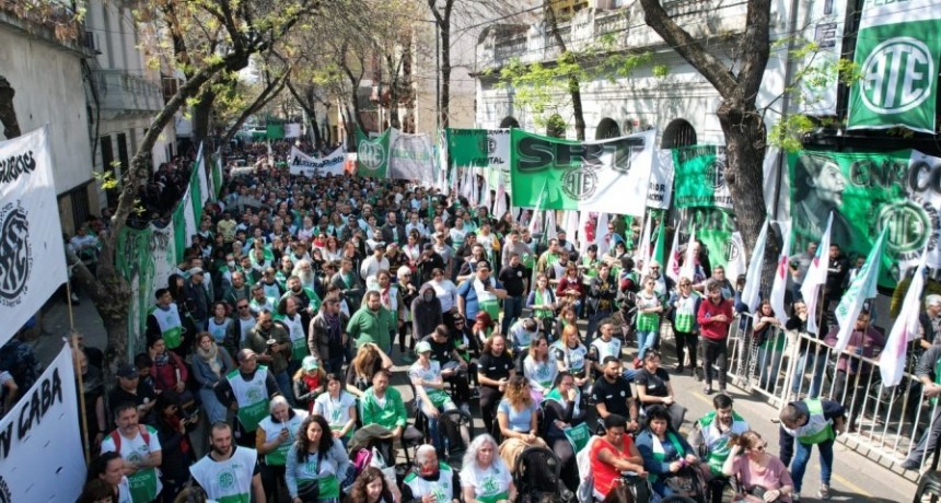  UPCN y ATE acordaron un 10% de aumento en noviembre y un bono de $30 mil en diciembre 