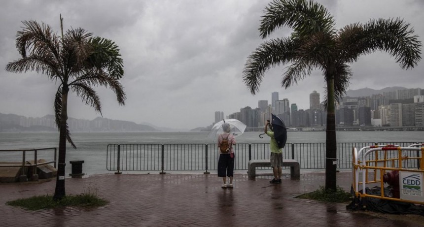  El supertifón Saola amenaza el sur de China y paraliza grandes ciudades 
