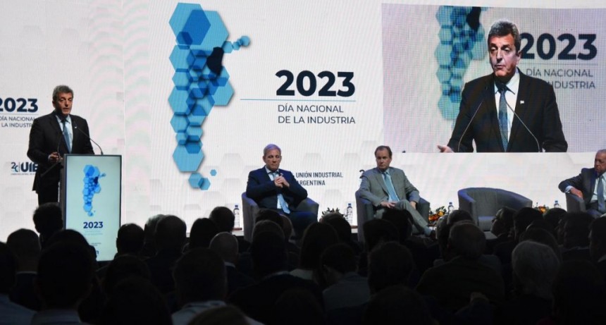  La UIA celebró el Día de la Industria y el anuncio de Massa de liberar los permisos de importación 