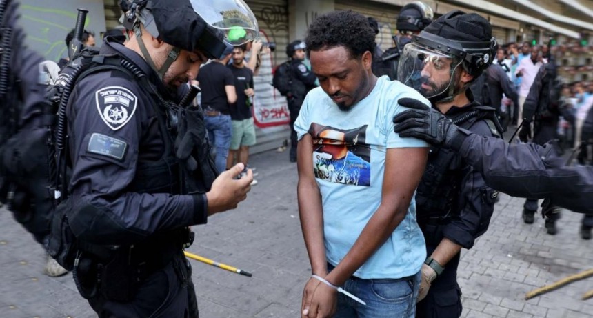  Israel: 140 heridos por enfrentamientos entre la policía y refugiados de Eritrea 