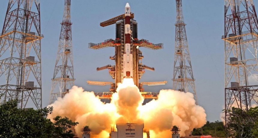  India lanzó con éxito su primera misión espacial para estudiar el Sol 