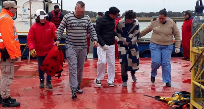  Prefectura rescató a tres tripulantes de una lancha que se hundió frente a Bahía Blanca 