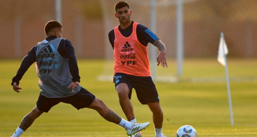  Argentina inició su entrenamiento en campo sin Messi y se mantiene en duda si viajará 