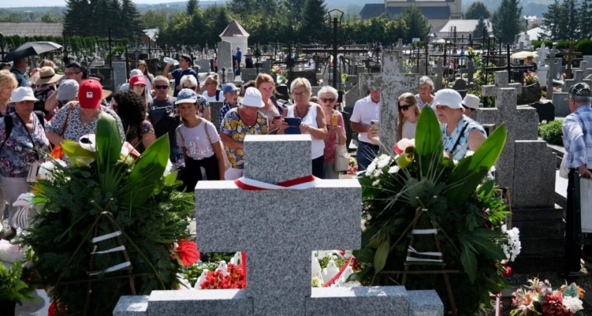  El Vaticano beatificó a una familia polaca asesinada por los nazis por esconder judíos 