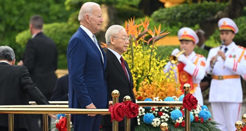  Biden llegó a Vietnam para fortalecer lazos frente al crecimiento de China 