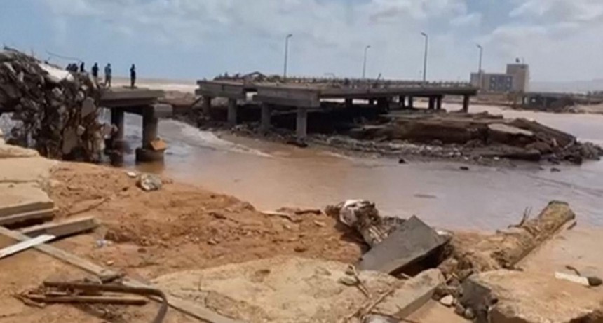  Se acelera la ayuda internacional a Libia tras inundaciones que dejaron casi 4.000 muertos 