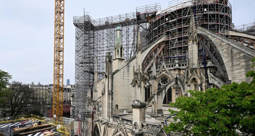  La aguja de la catedral de Notre-Dame ser&aacute; reinstalada antes de los JJOO de Par&iacute;s 