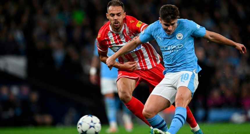 Julián Alvarez anotó dos goles en el City que lo dio vuelta ante Estrella Roja 