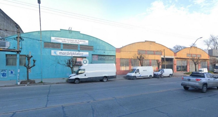  Controlaron un incendio en una fábrica de plásticos en Mar del Plata 
