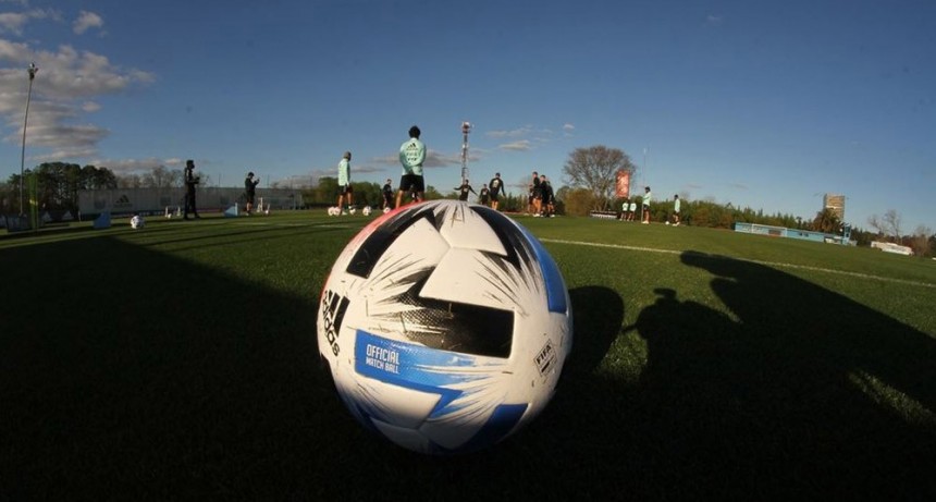 Cafiero, González García y Lammens reciben a la AFA para analizar la vuelta del fútbol