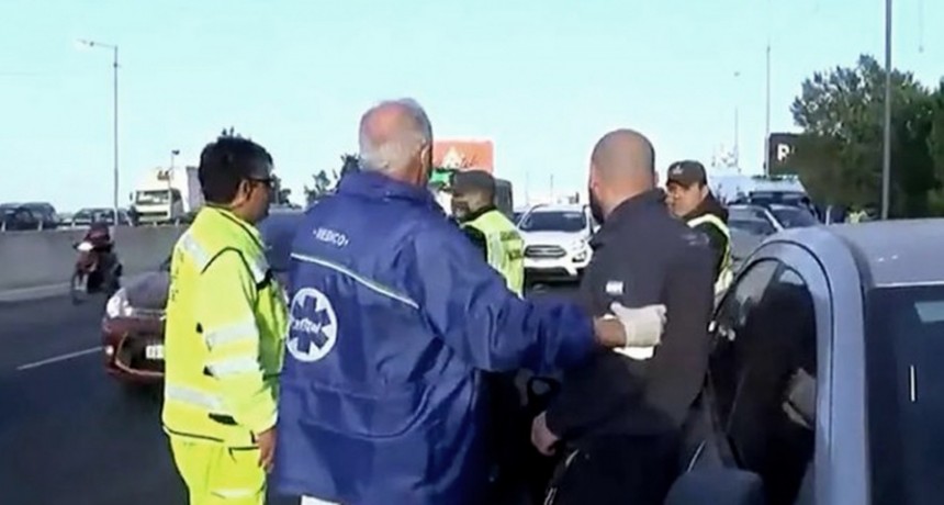 Tres personas heridas por choques en la Panamericana y una cayó de un puente 