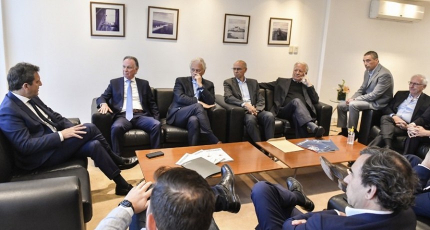  Massa dijo a empresas de la construcción que habrá definiciones sobre el acceso a divisas 
