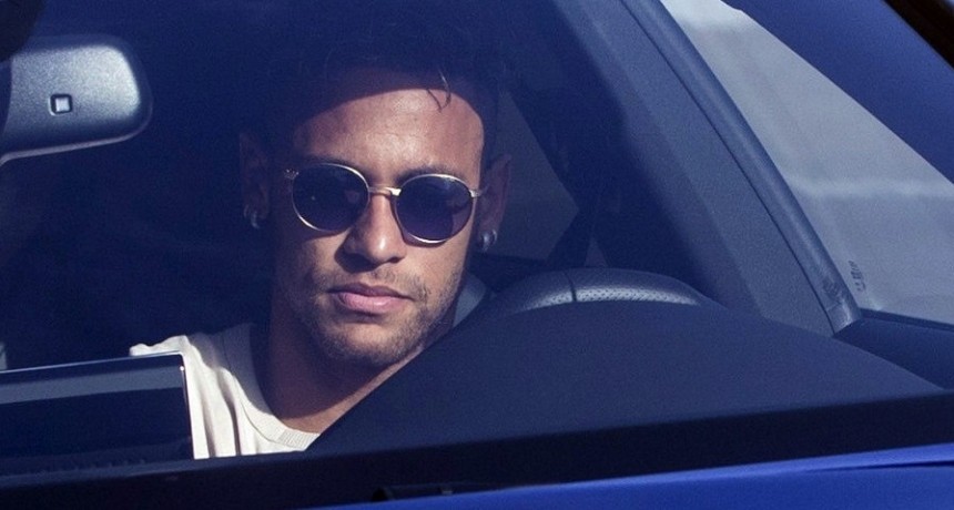  Neymar comparece en el juicio por estafa en su venta de Santos a Barcelona 