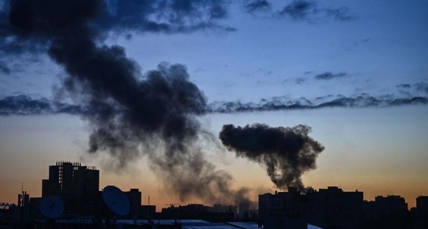  Zelenski acusó a Rusia de destruir el 30% de las centrales eléctricas en una semana 