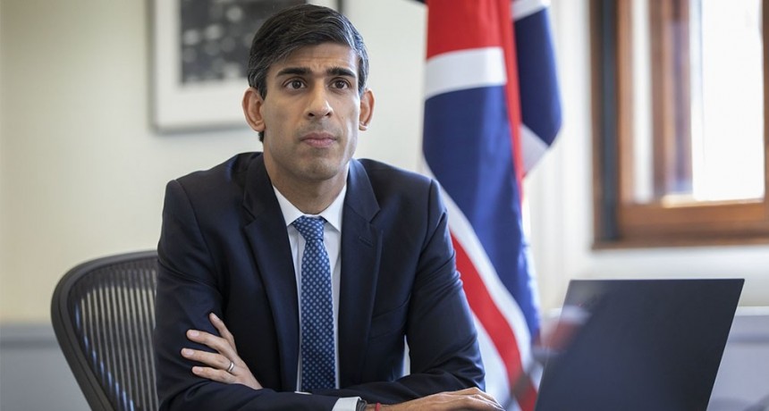  Sunak anunció su candidatura a primer ministro británico y Johnson retiró la suya 