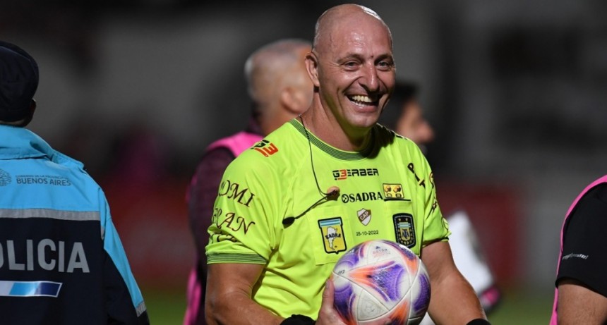  Se retiró Néstor Pitana, árbitro récord y referente de la historia del fútbol argentino 