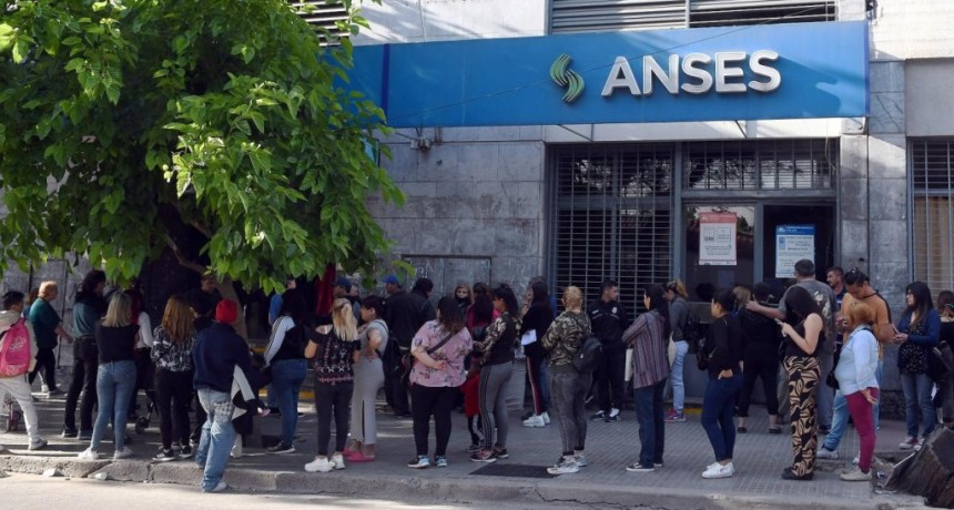 Más de 800 mil personas ya tienen aprobado el refuerzo alimentario de Anses 