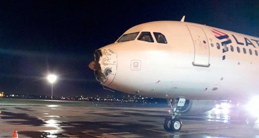  Pánico entre los pasajeros de un avión de Latam que atravesó una tormenta 