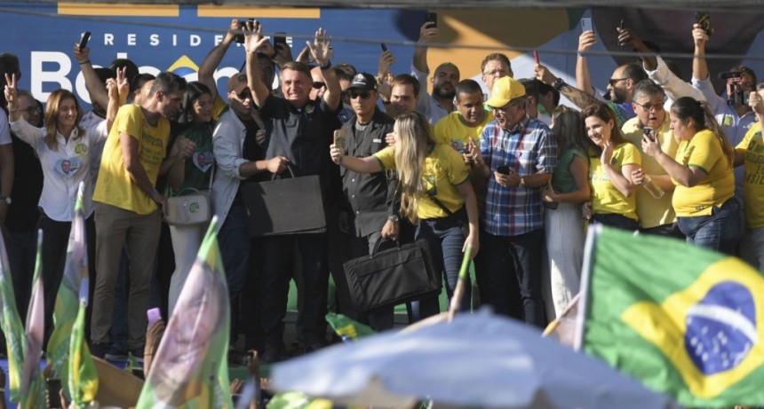  Bolsonaro cerró su campaña con un acto donde pidió sumar votos 
