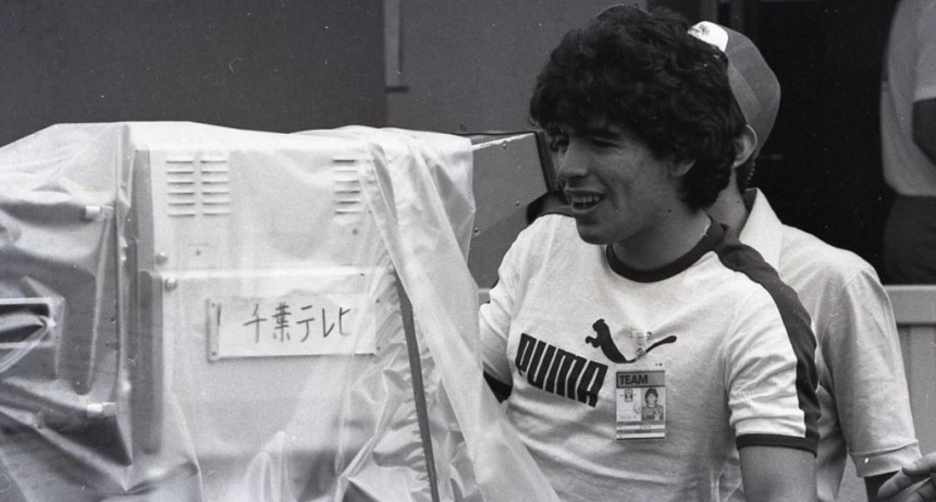  A sus 62 años, 62 fotos inéditas de Maradona en la Selección Argentina 