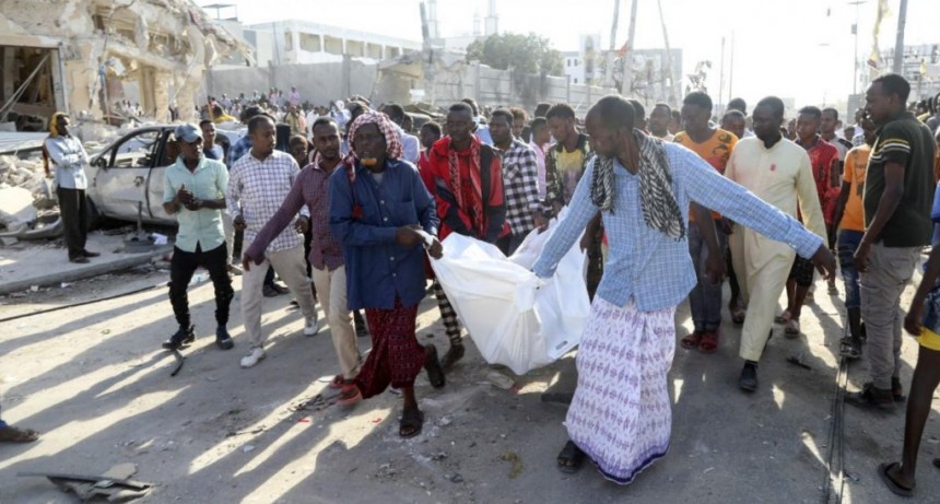  Atentado en Somalia: más de 100 muertos y 300 heridos 